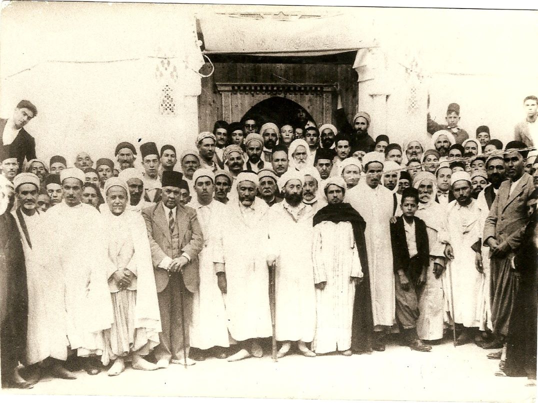 محمد ابراهيم الكتاني وسط ثلة من علماء الجزائر في تدشين المدرسة الحديثة بتلمسان 